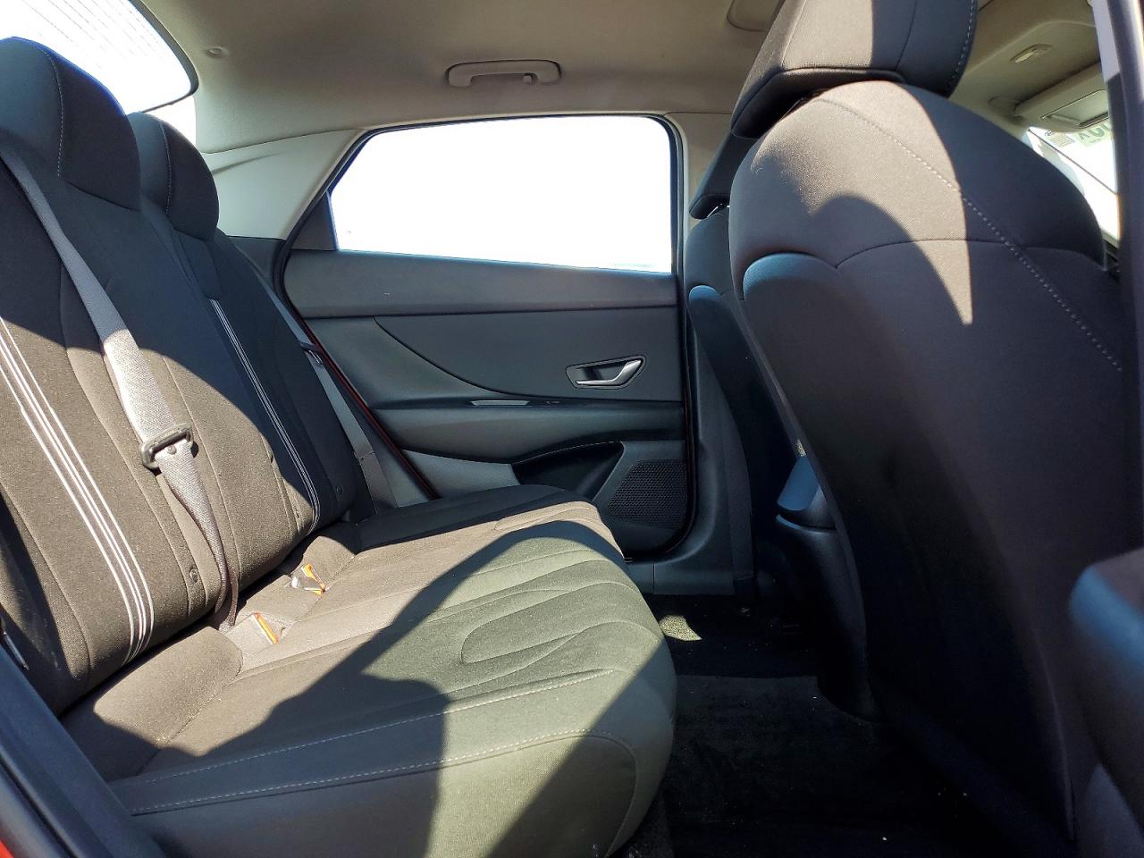 2022 HYUNDAI ELANTRA SEL photo 10