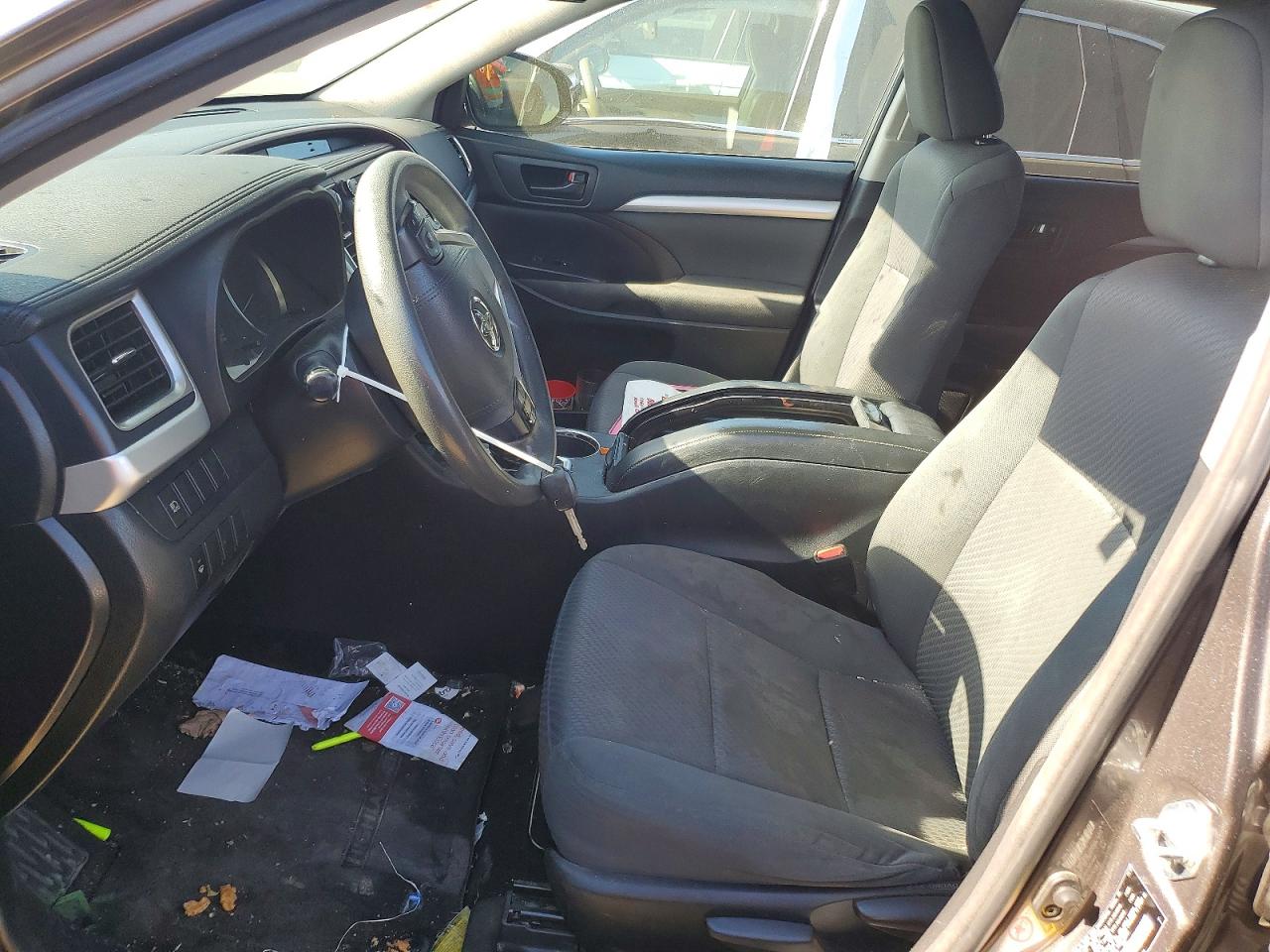 2018 TOYOTA HIGHLANDER LE photo 13