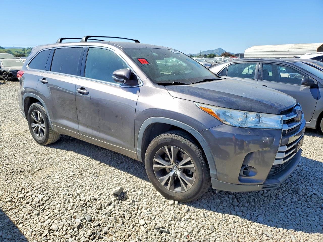 2018 TOYOTA HIGHLANDER LE photo 7