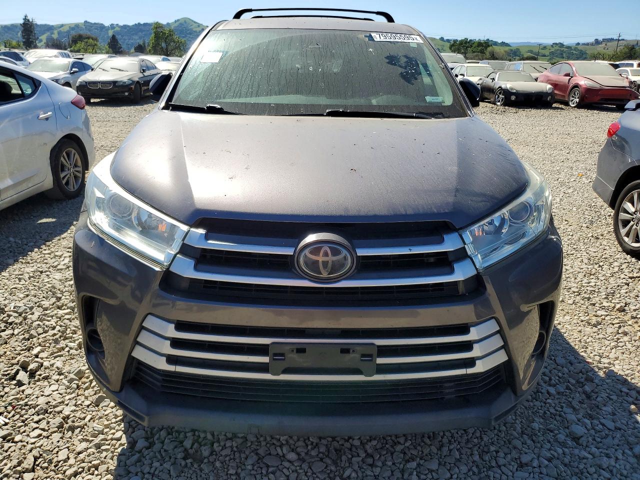 2018 TOYOTA HIGHLANDER LE photo 9