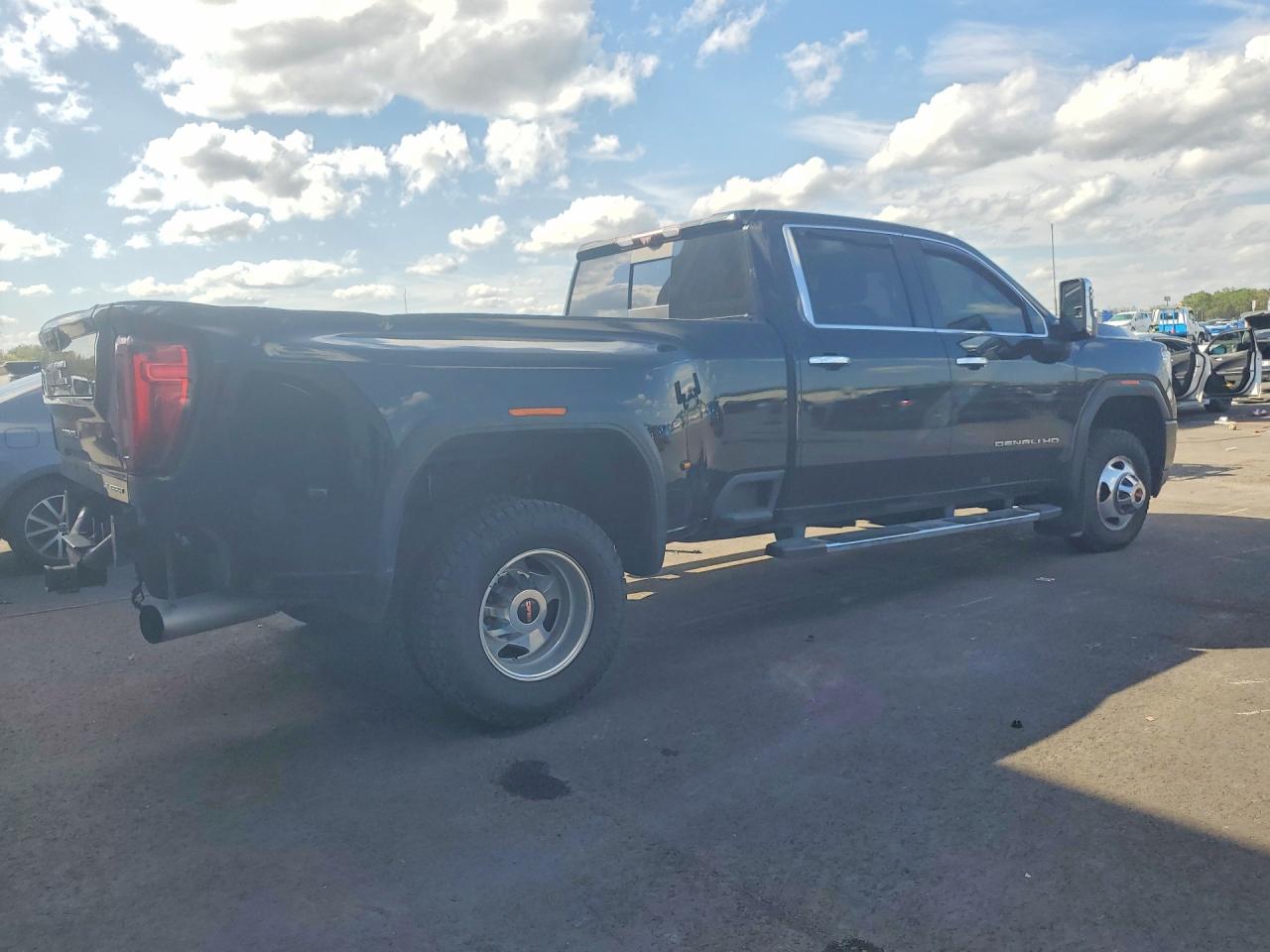 2020 GMC SIERRA K3500 DENALI photo 3