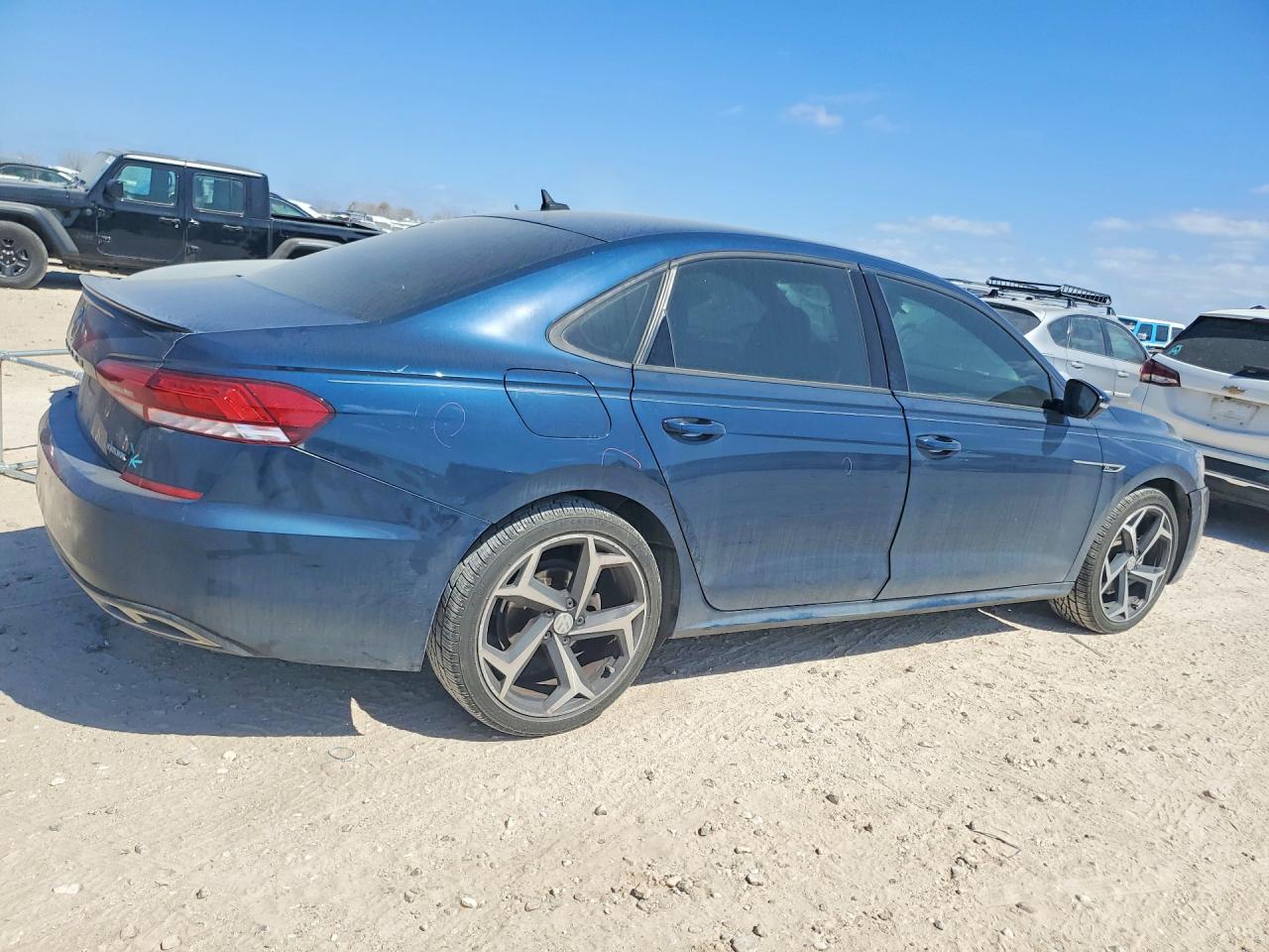 2021 VOLKSWAGEN PASSAT R-LINE photo 5