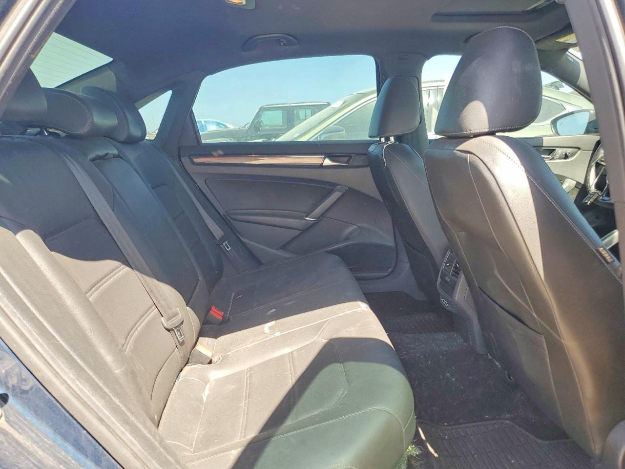 2021 VOLKSWAGEN PASSAT R-LINE photo 19