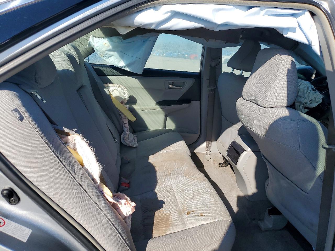 2017 TOYOTA CAMRY LE photo 19