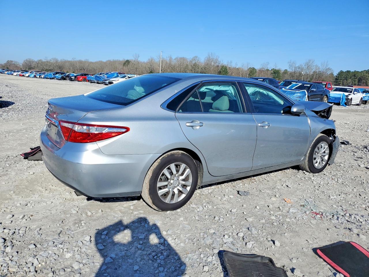 2017 TOYOTA CAMRY LE photo 5