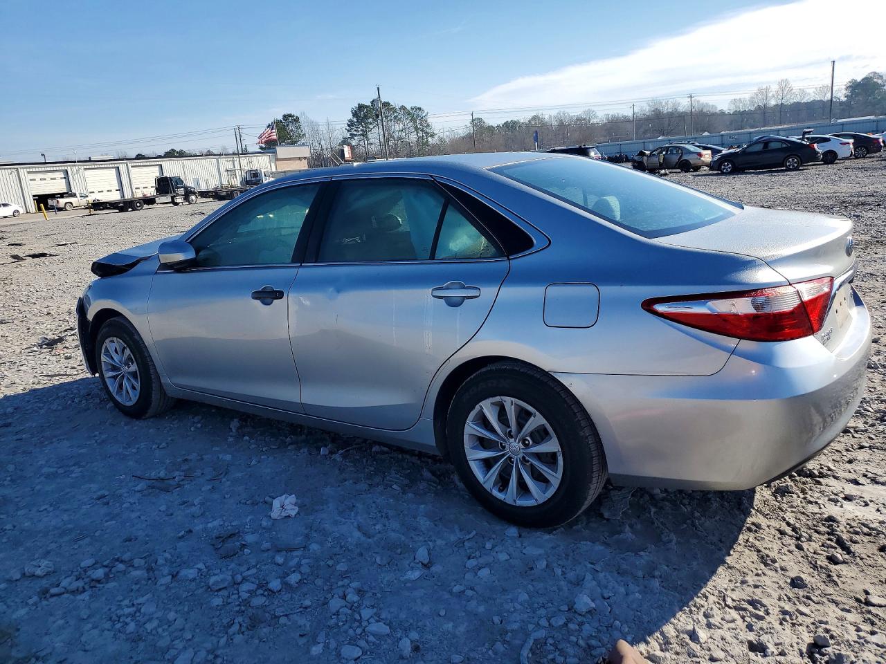 2017 TOYOTA CAMRY LE photo 3