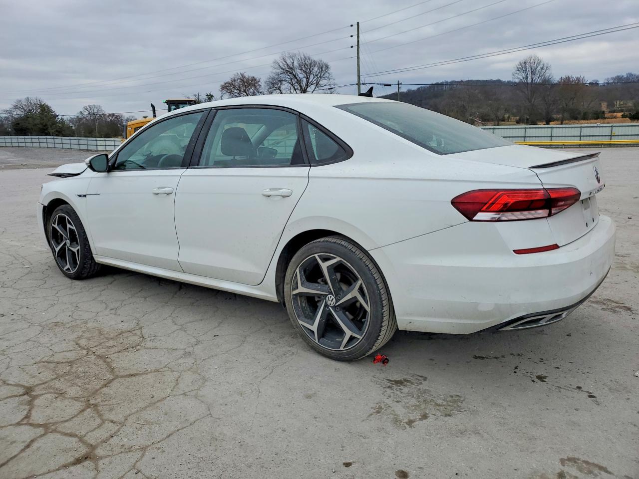 2020 VOLKSWAGEN PASSAT R-LINE photo 2