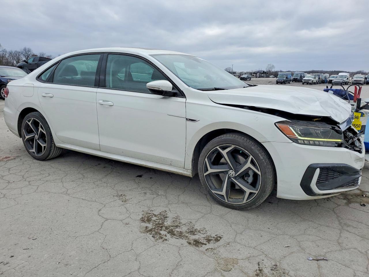 2020 VOLKSWAGEN PASSAT R-LINE photo 4