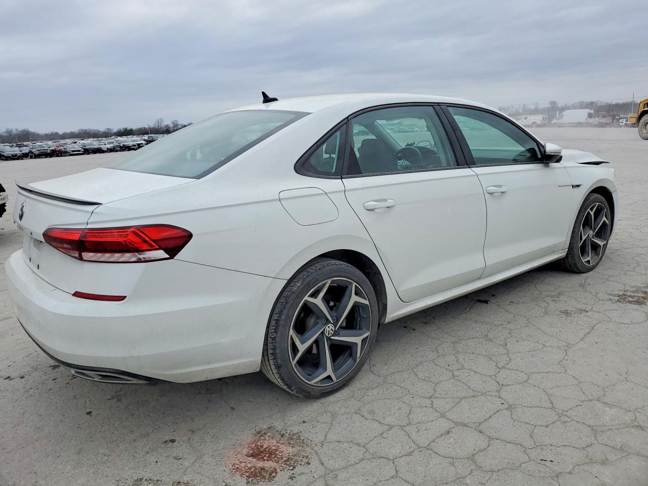 2020 VOLKSWAGEN PASSAT R-LINE photo 3