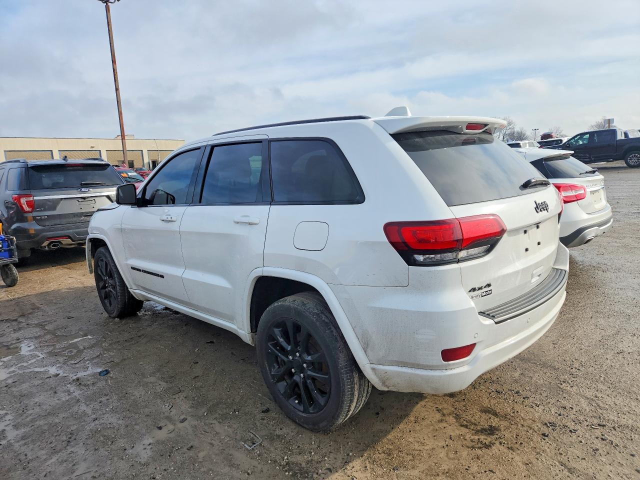 2022 JEEP GRAND CHEROKEE LAREDO E photo 3