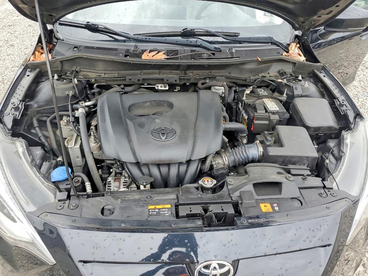 2019 TOYOTA YARIS XLE photo 11