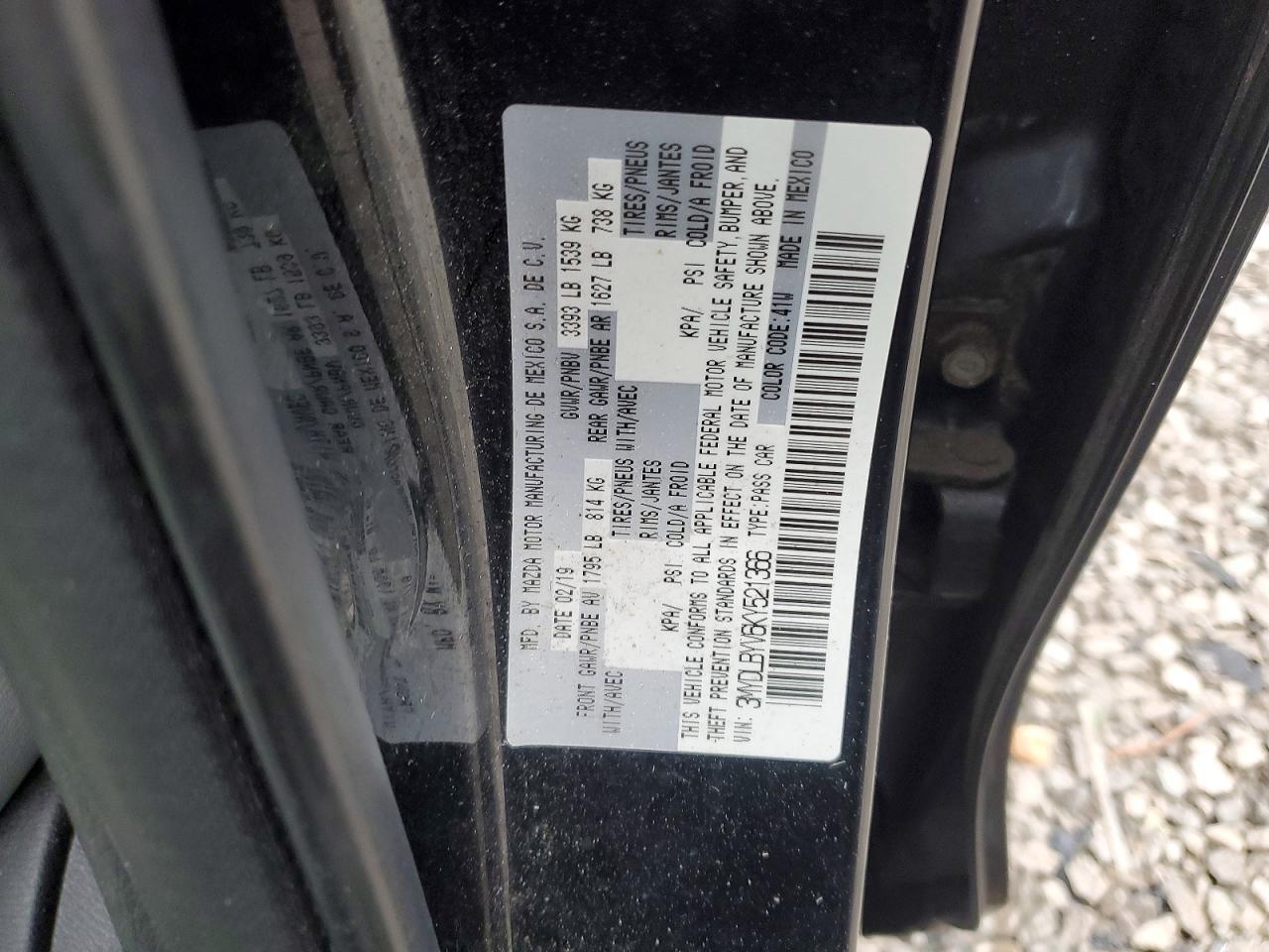 2019 TOYOTA YARIS XLE photo 12