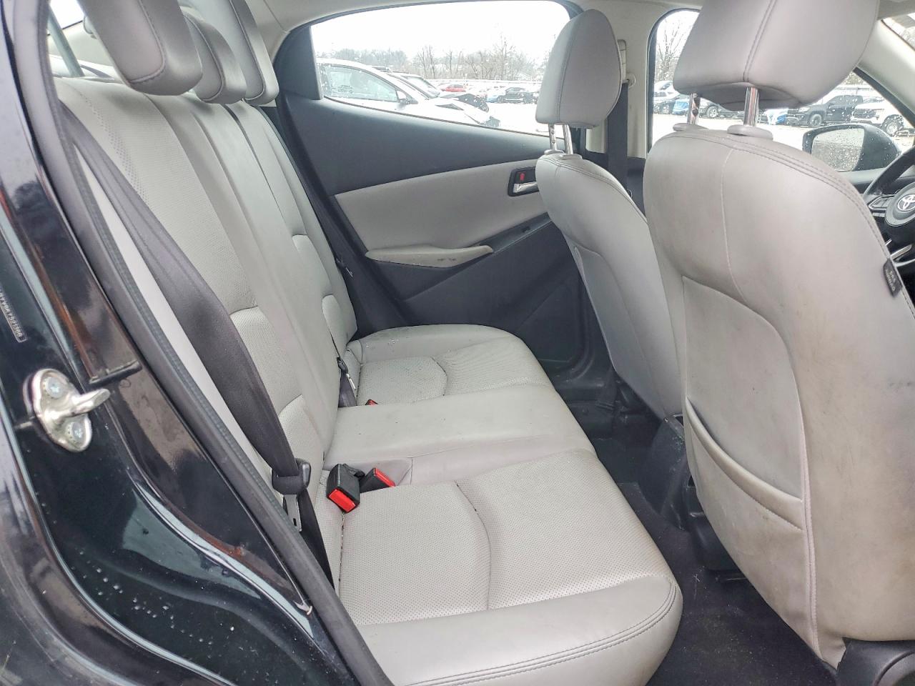 2019 TOYOTA YARIS XLE photo 10