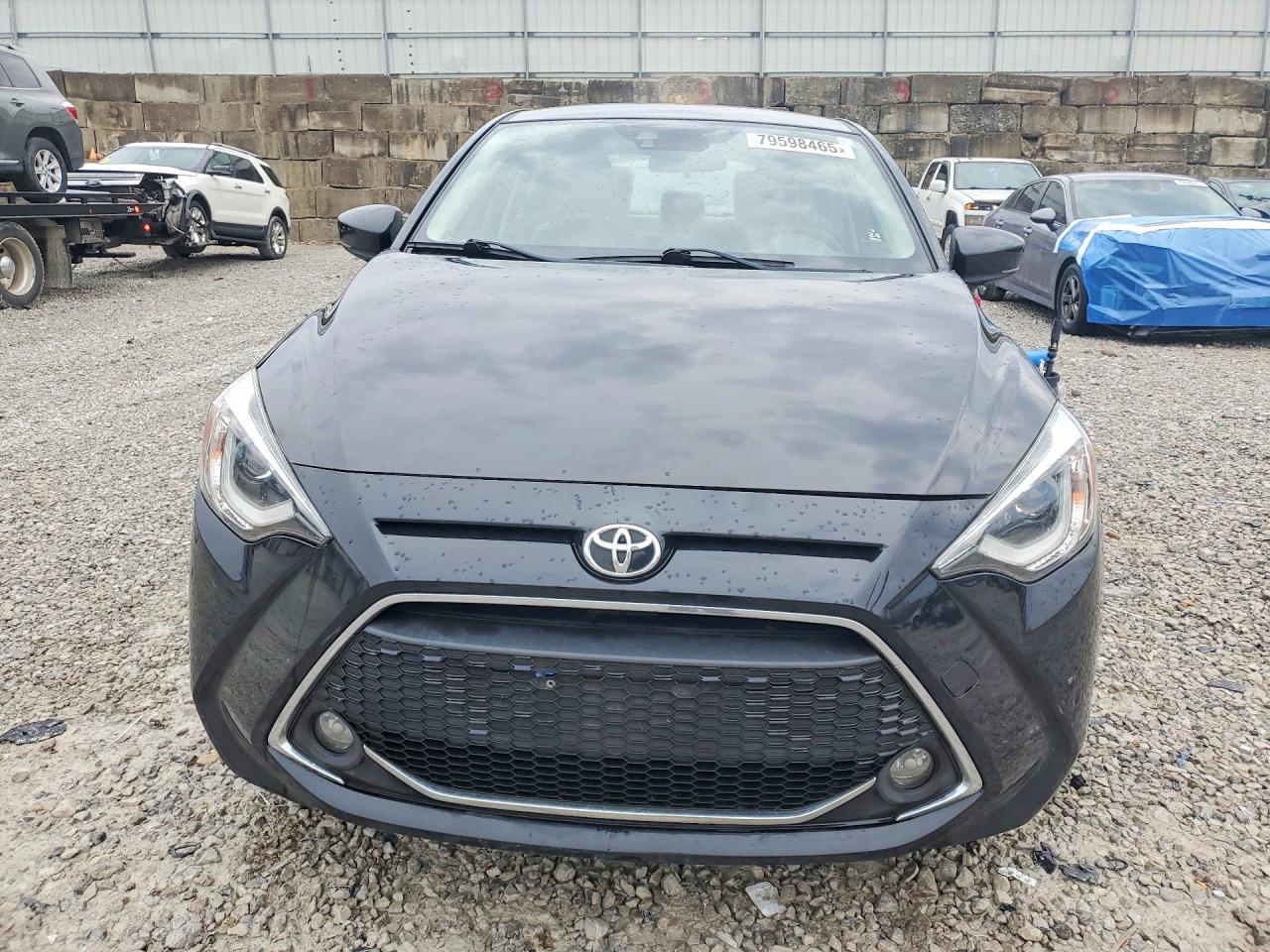 2019 TOYOTA YARIS XLE photo 5