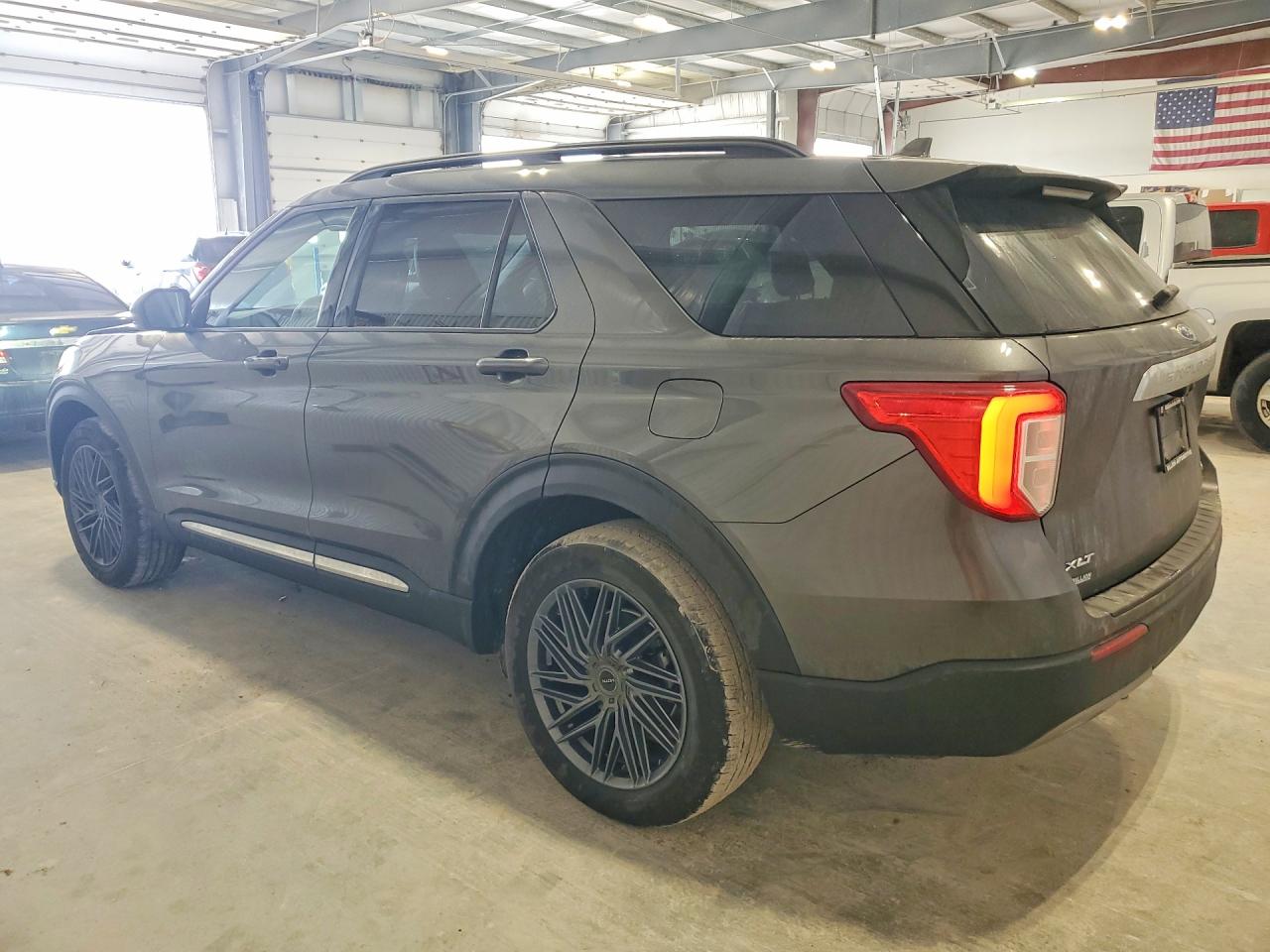 2020 FORD EXPLORER XLT photo 3