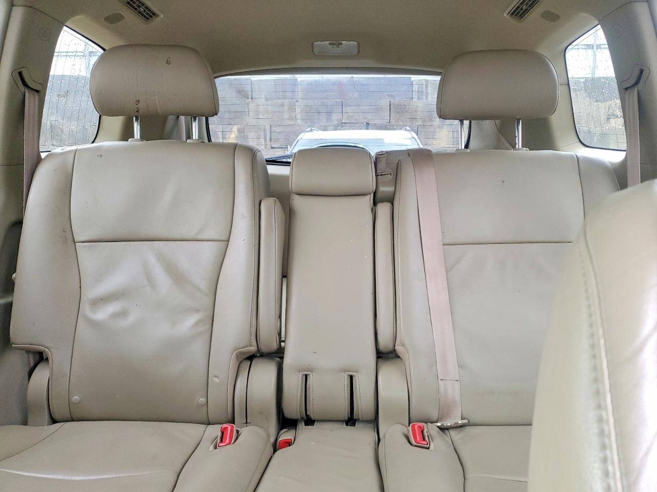 2012 TOYOTA HIGHLANDER SE photo 19