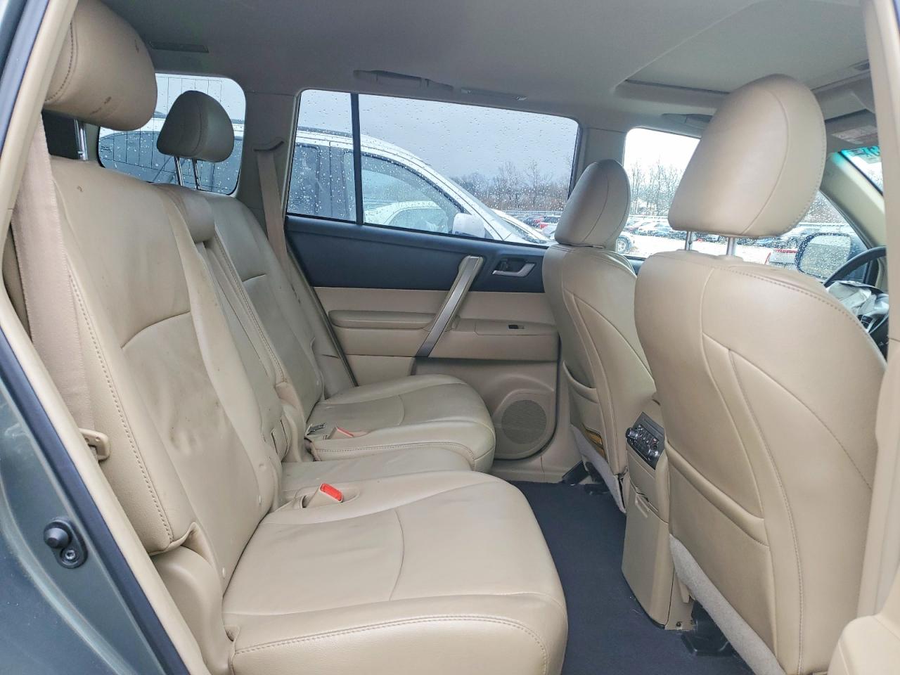 2012 TOYOTA HIGHLANDER SE photo 21