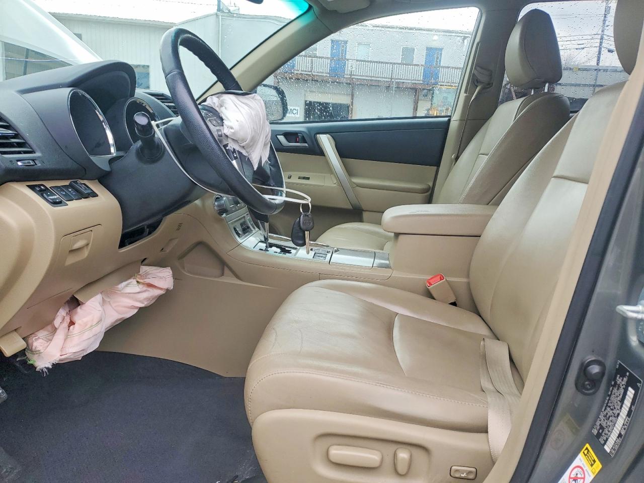 2012 TOYOTA HIGHLANDER SE photo 13
