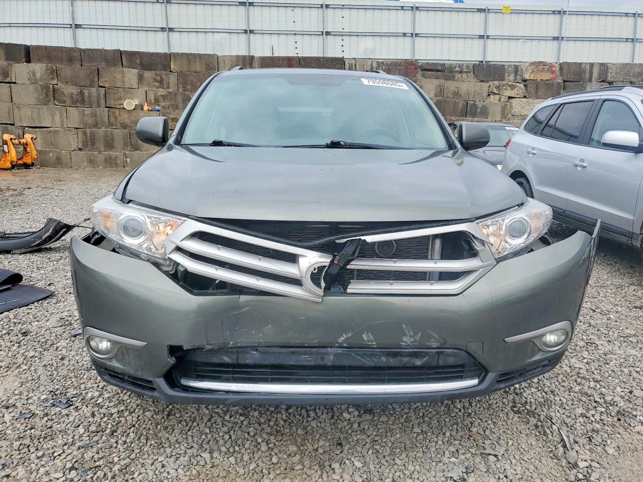 2012 TOYOTA HIGHLANDER SE photo 9