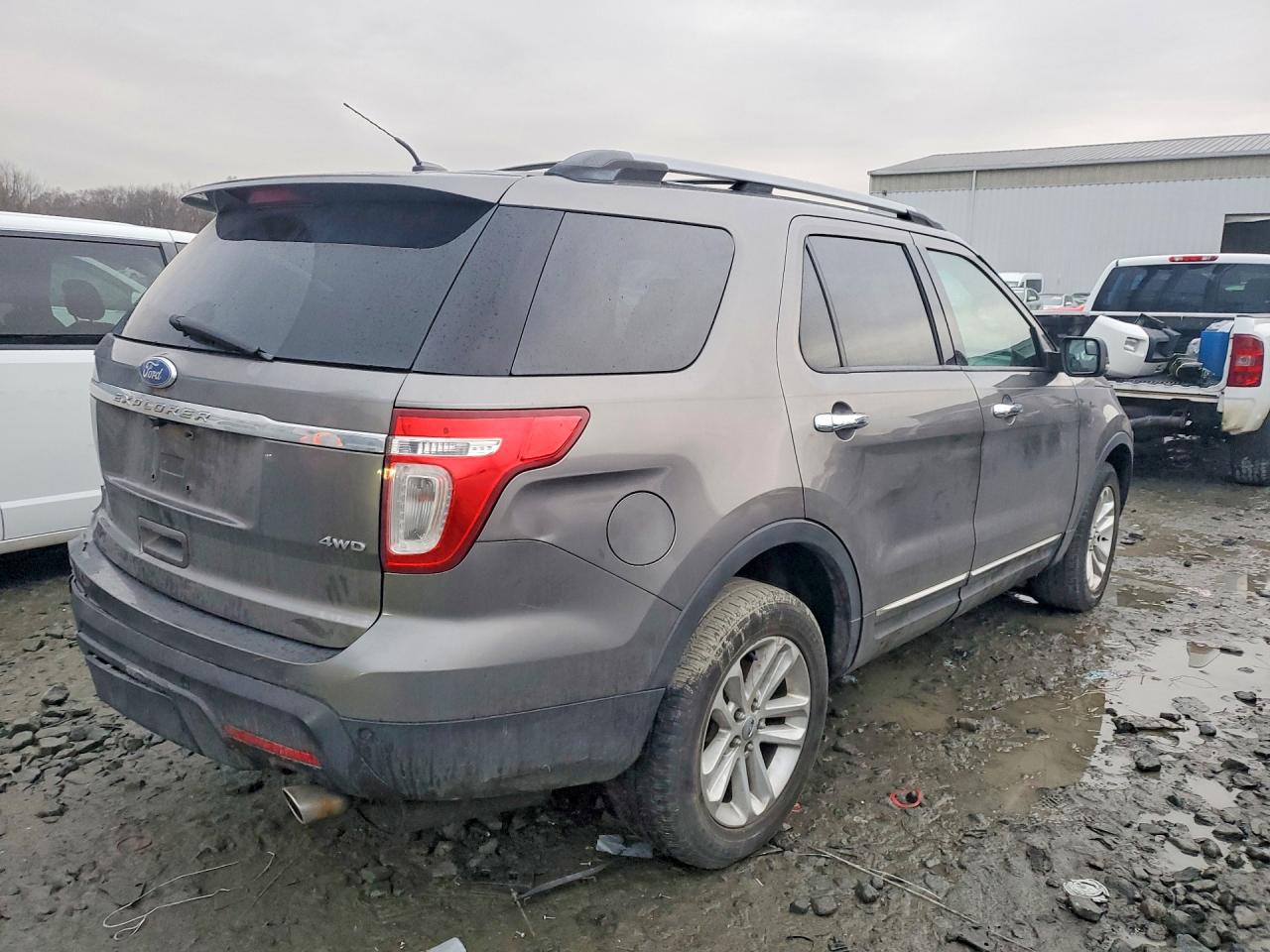 2011 FORD EXPLORER XLT photo 3