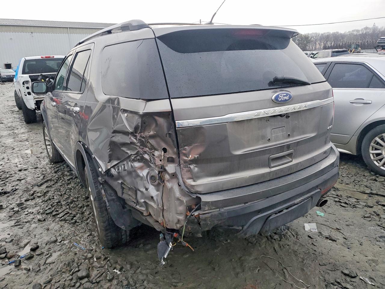 2011 FORD EXPLORER XLT photo 2