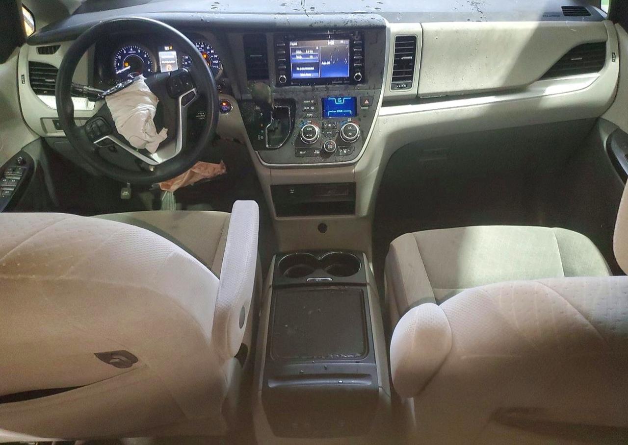 2020 TOYOTA SIENNA LE 7-PASSENGER photo 8
