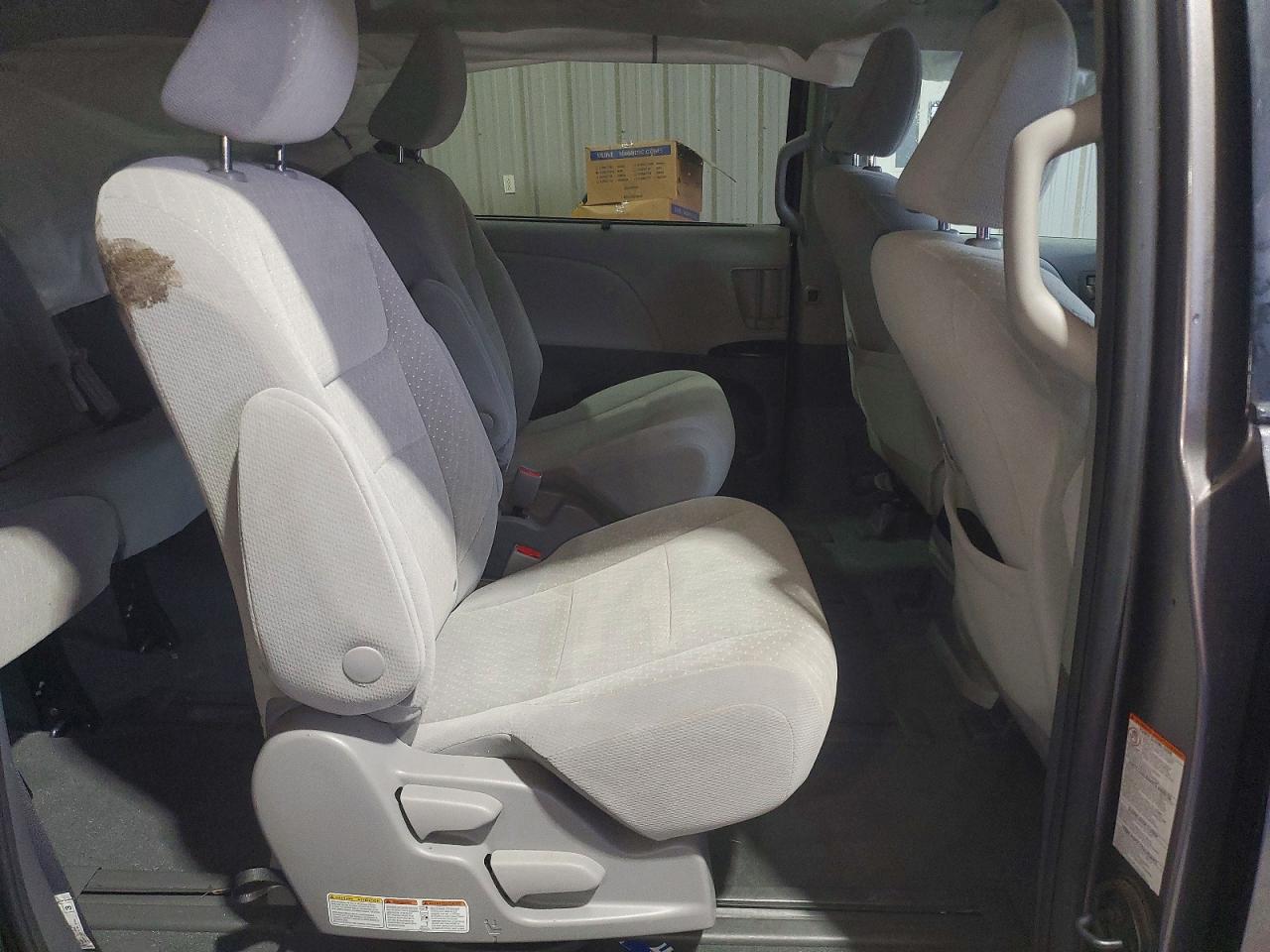 2020 TOYOTA SIENNA LE 7-PASSENGER photo 11