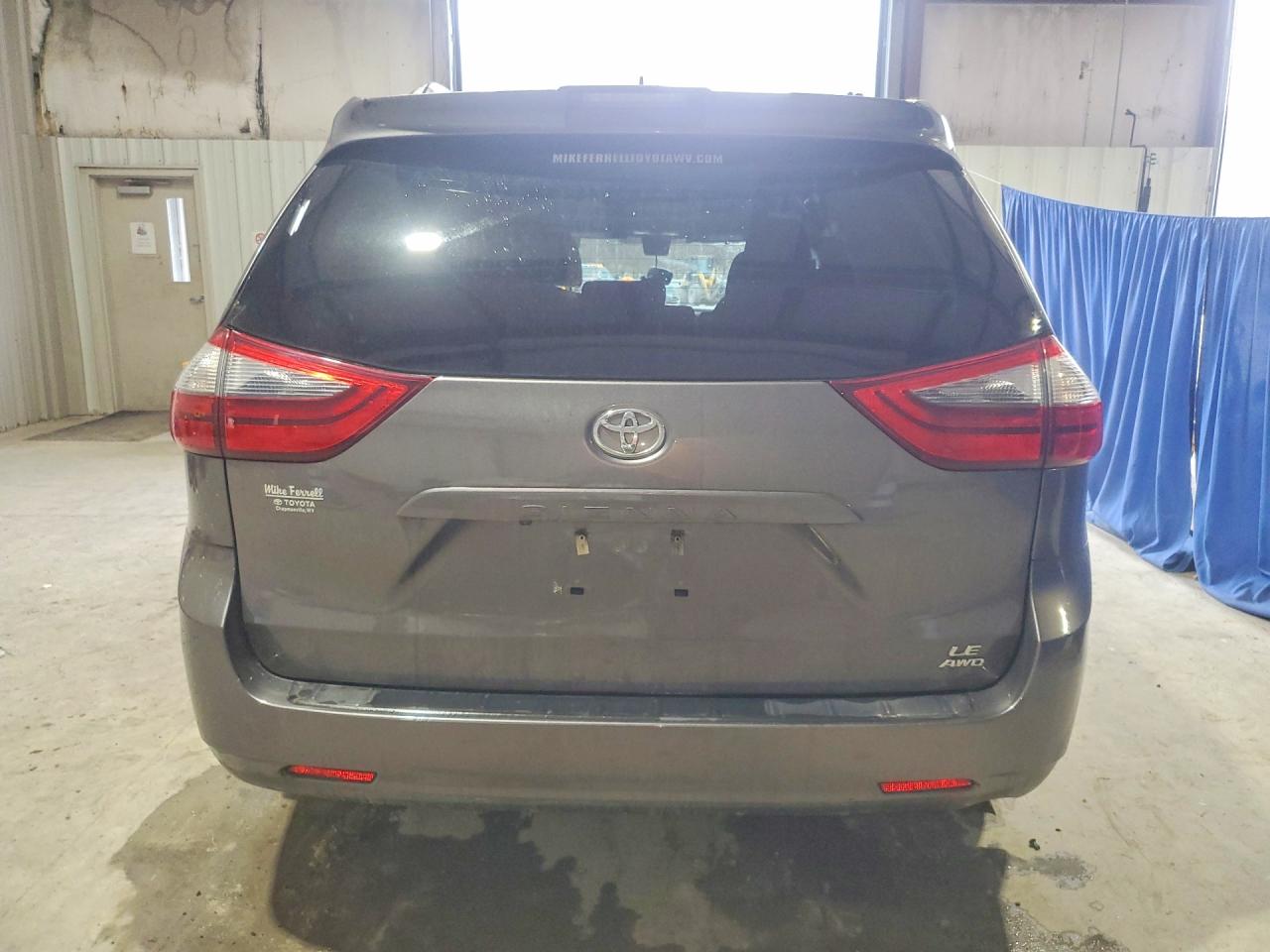 2020 TOYOTA SIENNA LE 7-PASSENGER photo 6