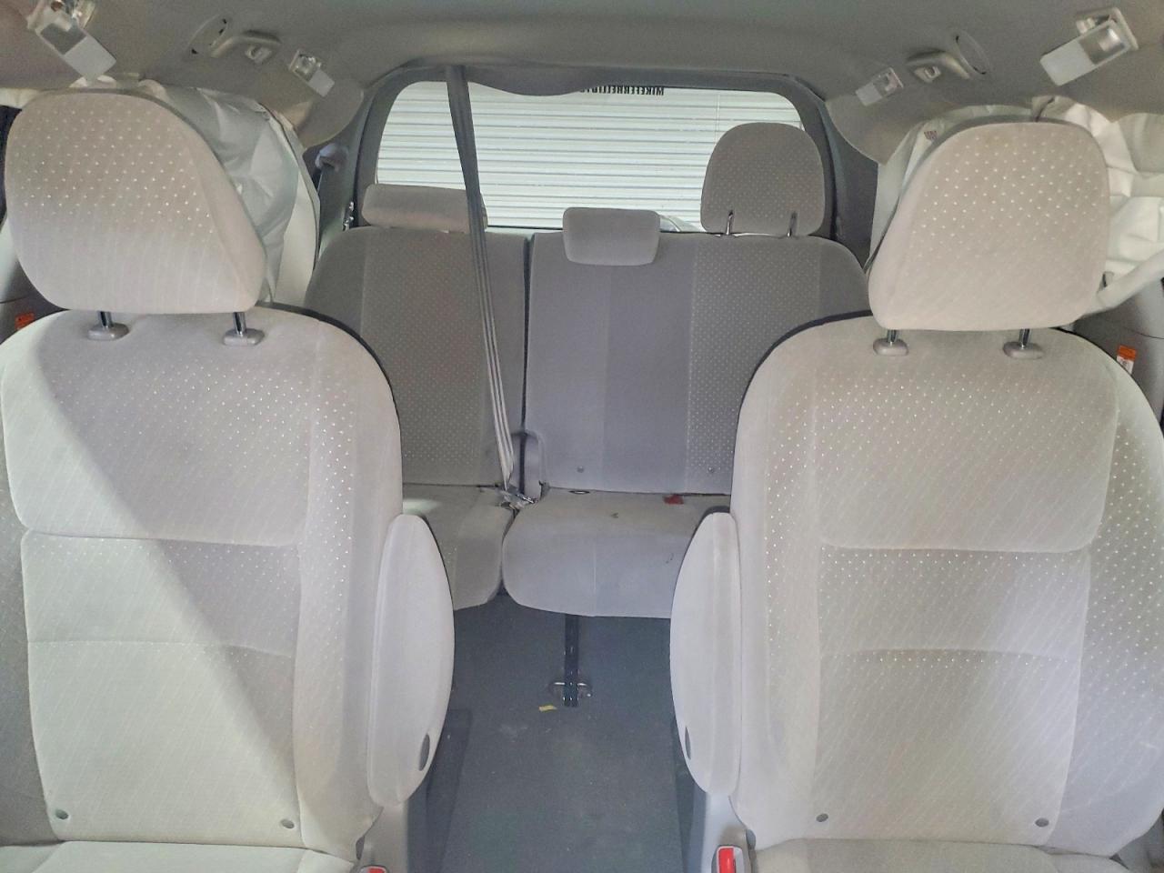 2020 TOYOTA SIENNA LE 7-PASSENGER photo 10