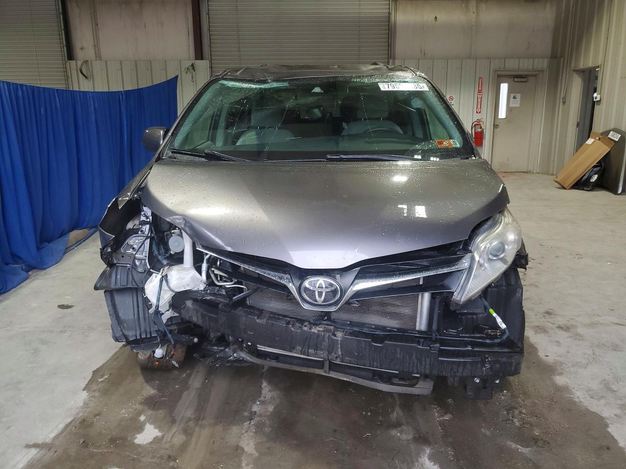 2020 TOYOTA SIENNA LE 7-PASSENGER photo 5