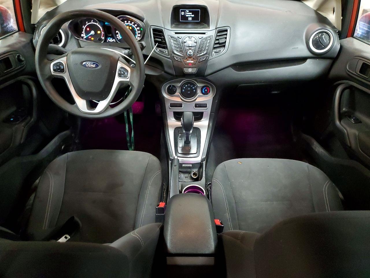 2018 FORD FIESTA SE photo 8
