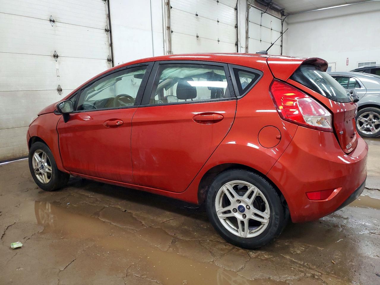 2018 FORD FIESTA SE photo 2