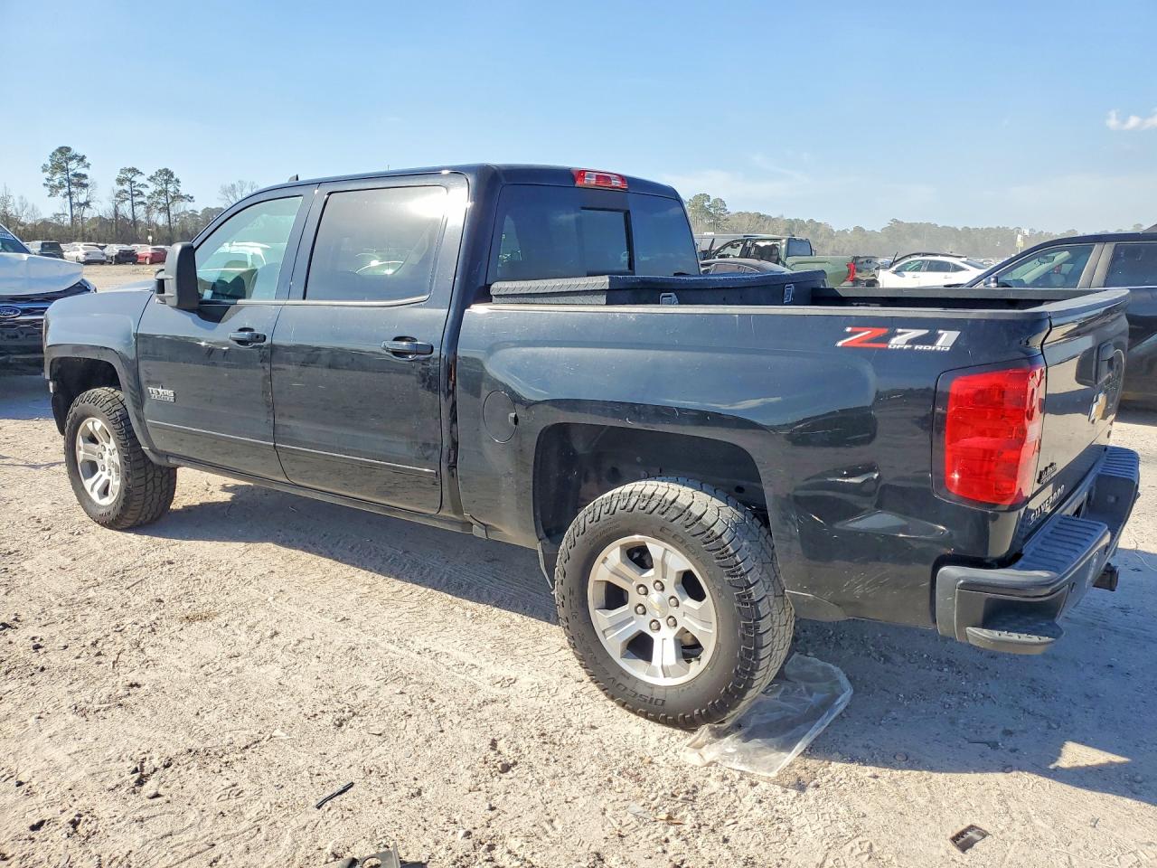 2018 CHEVROLET SILVERADO K1500 LT photo 2