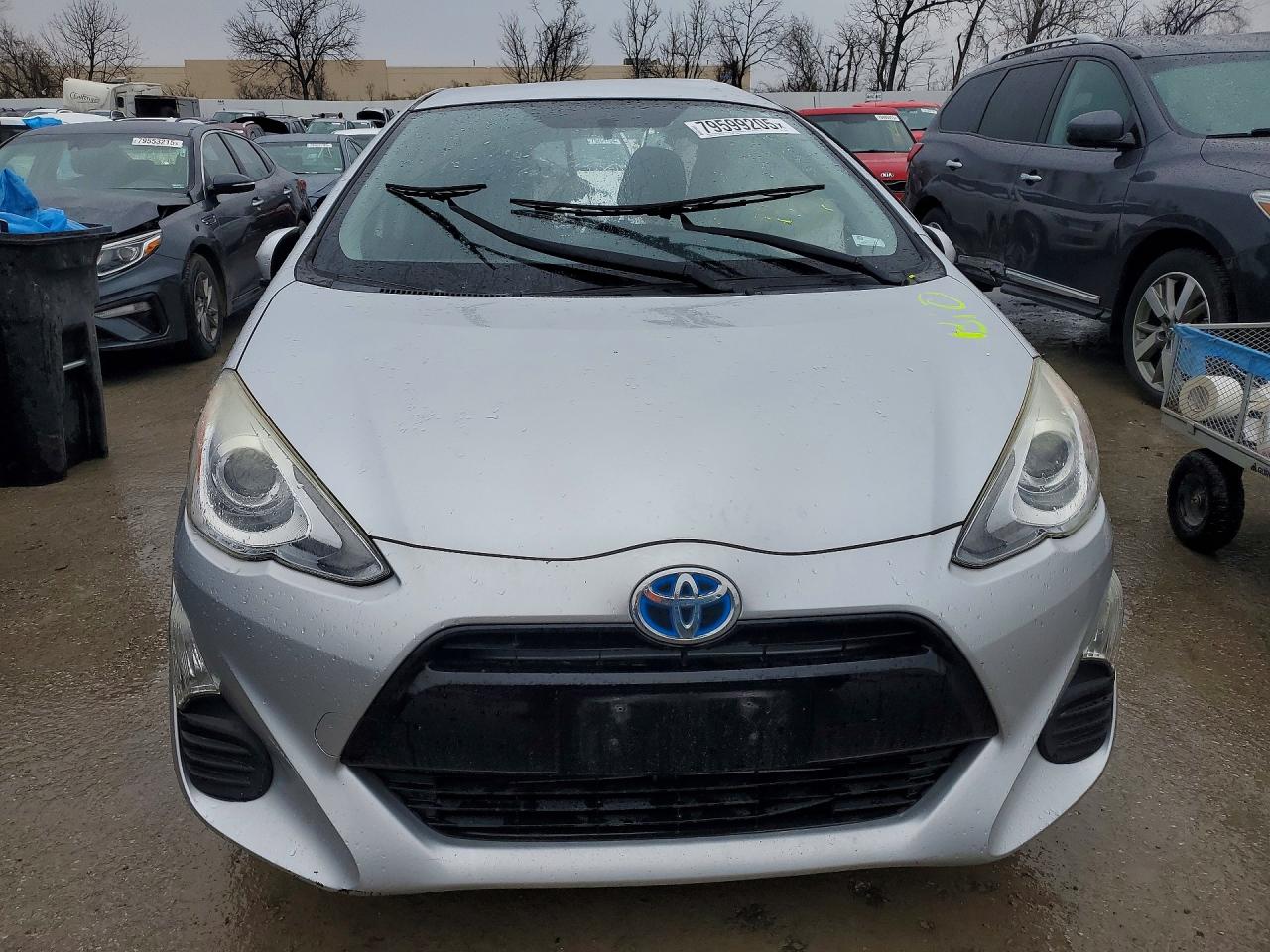 2016 TOYOTA PRIUS C THREE photo 5