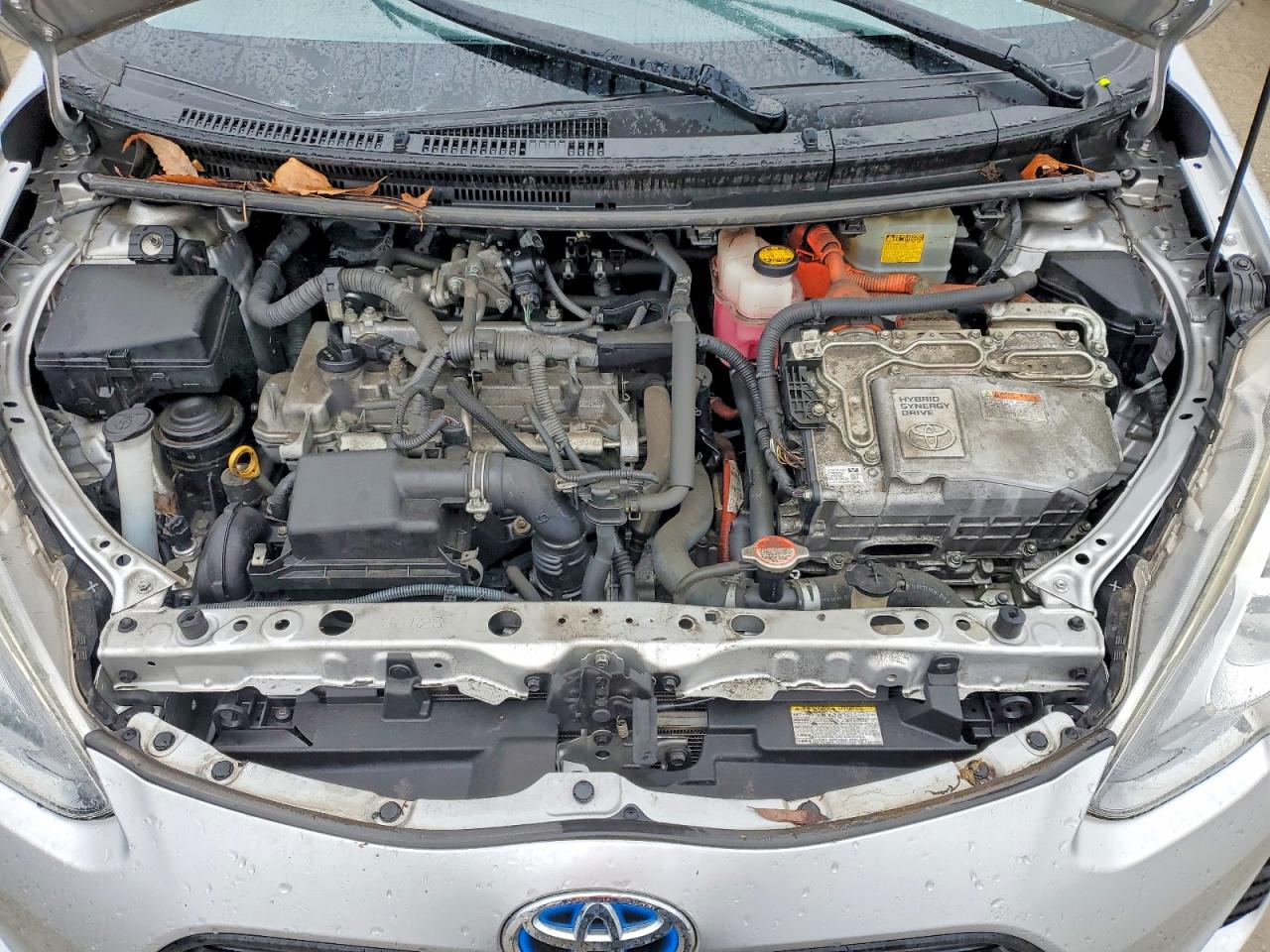 2016 TOYOTA PRIUS C THREE photo 11