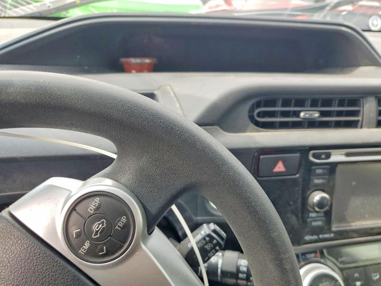 2016 TOYOTA PRIUS C THREE photo 9