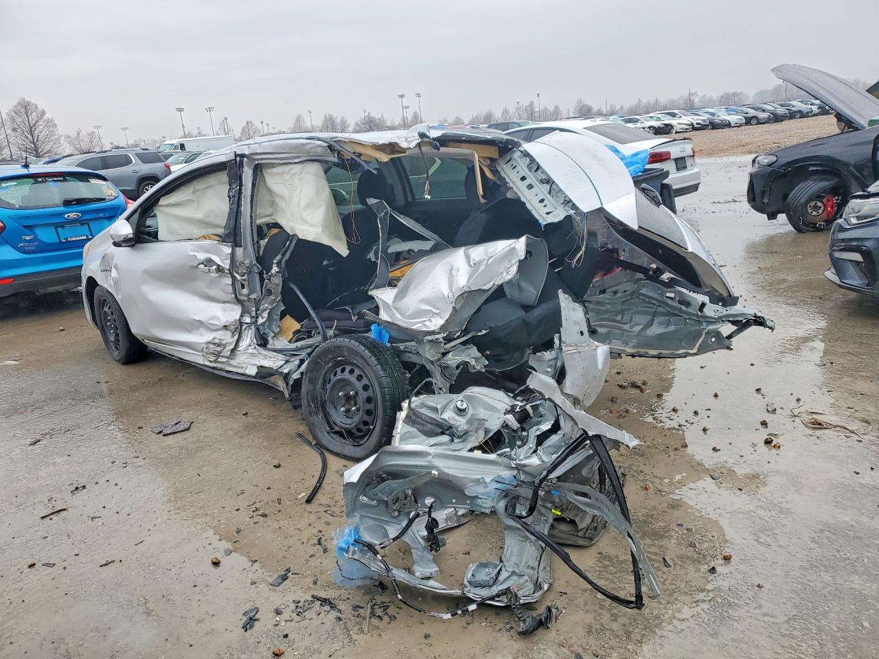 2016 TOYOTA PRIUS C THREE photo 2