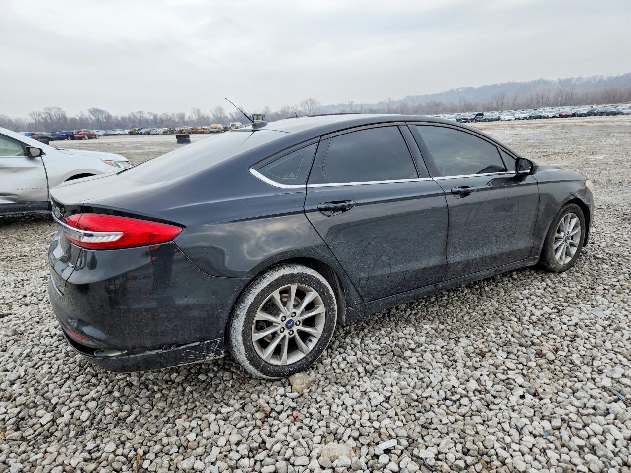 2017 FORD FUSION SE photo 5