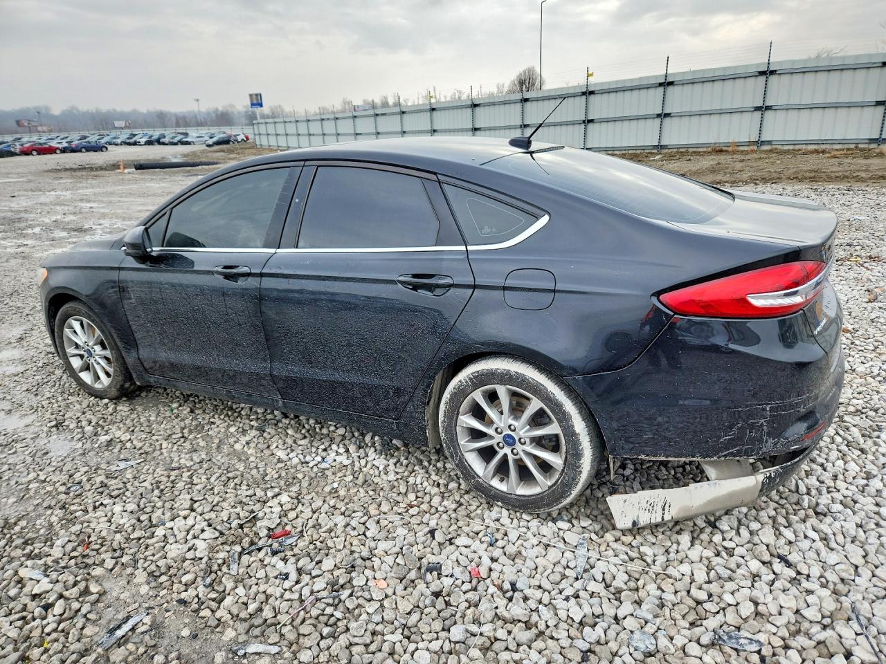 2017 FORD FUSION SE photo 3