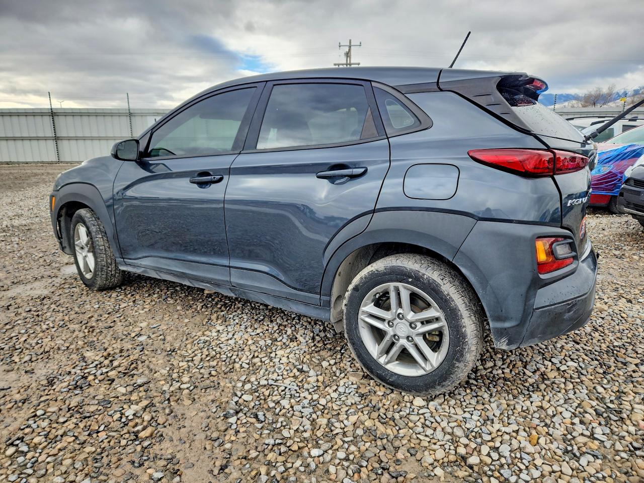 2020 HYUNDAI KONA SE photo 3