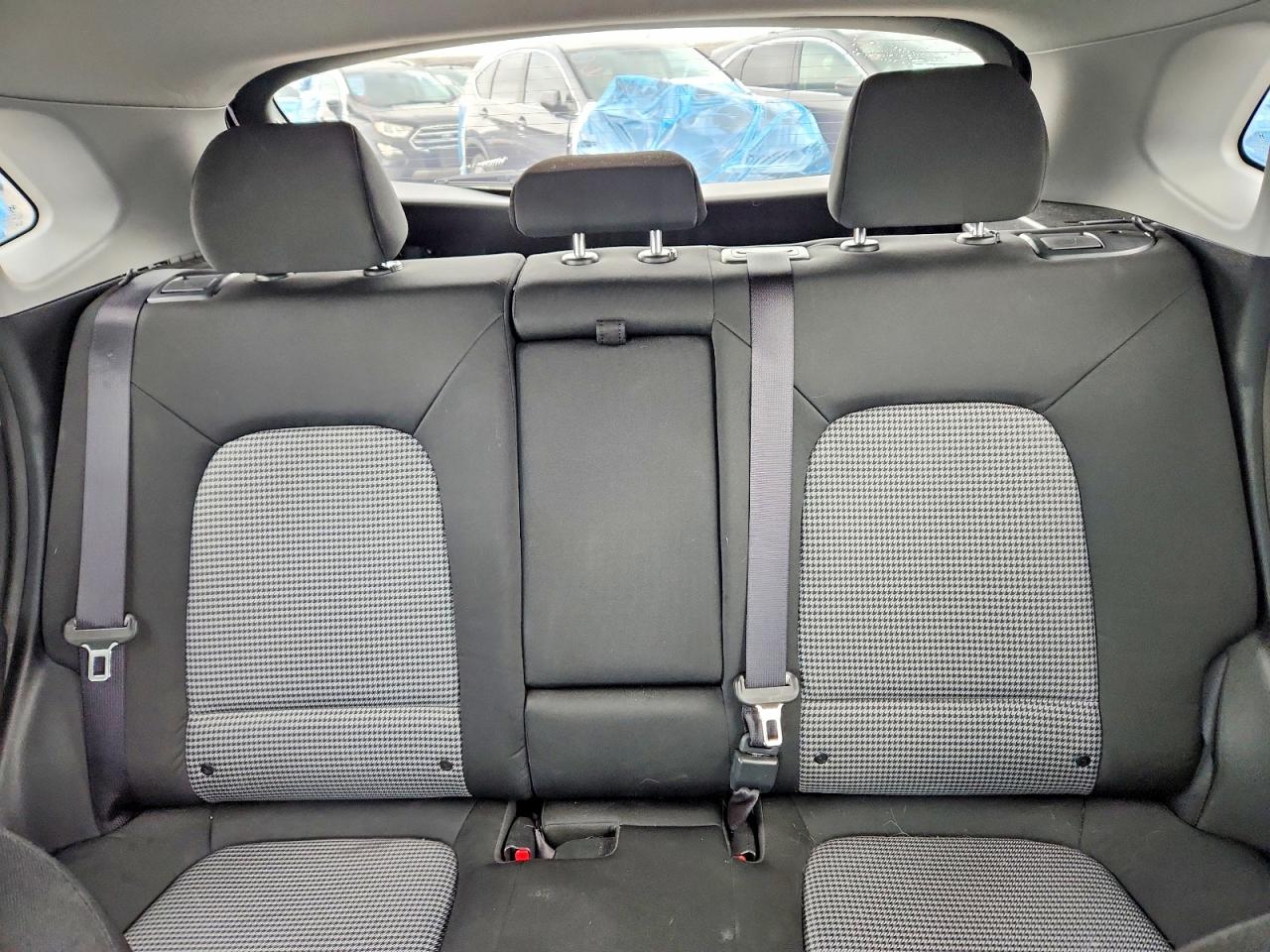 2020 HYUNDAI KONA SE photo 19