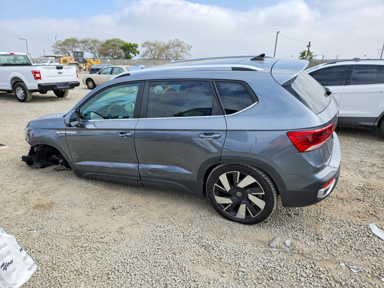 2024 VOLKSWAGEN TAOS SEL photo 3