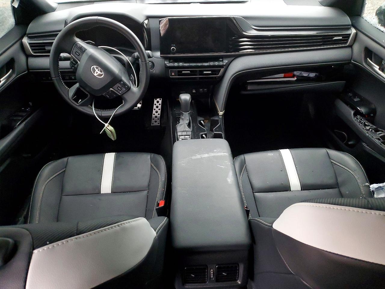 2025 TOYOTA CAMRY SE photo 15