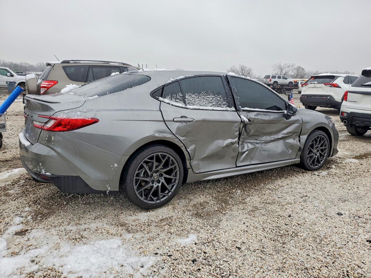 2025 TOYOTA CAMRY SE photo 5