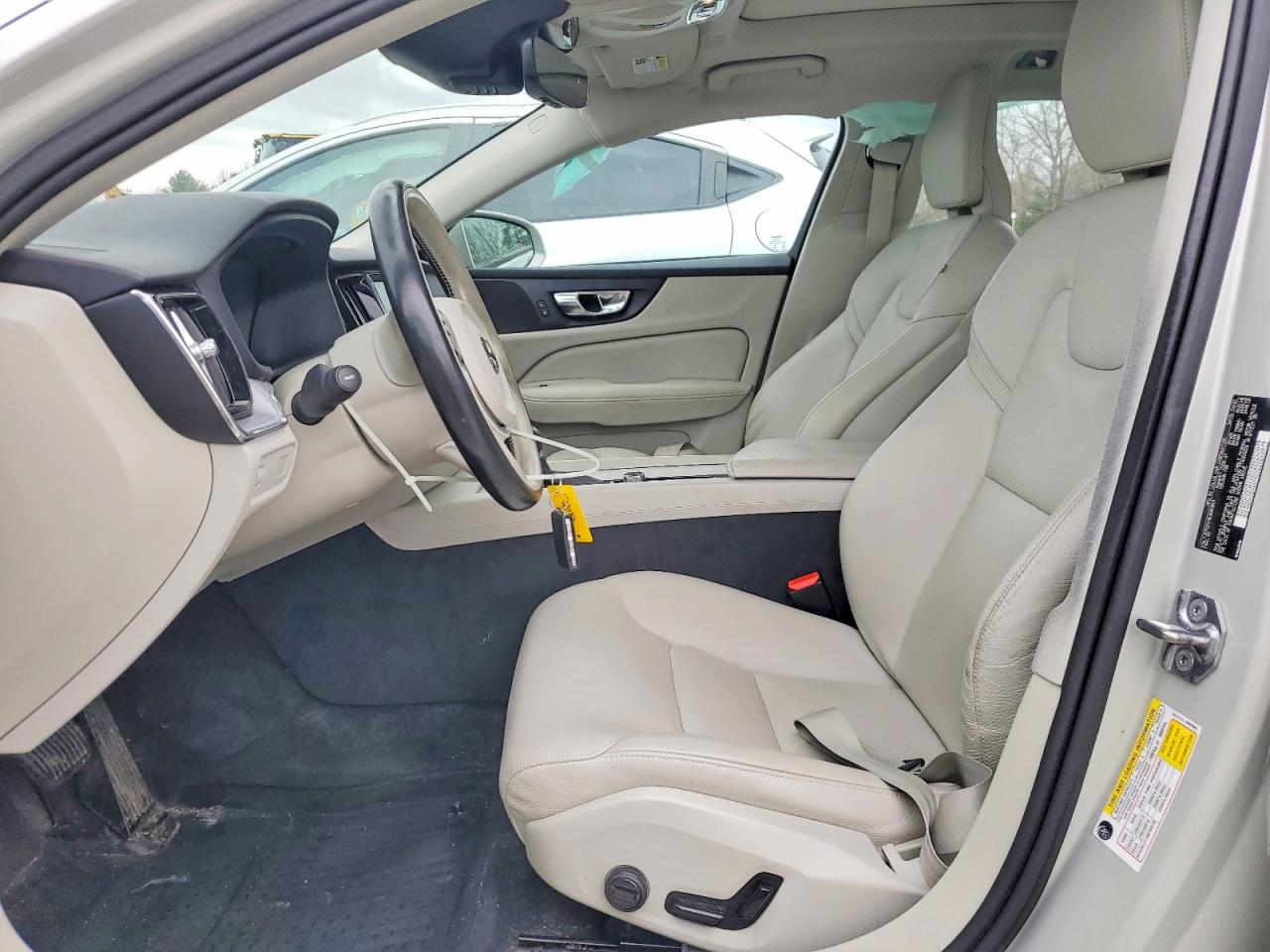 2020 VOLVO S60 T5 MOMENTUM photo 19