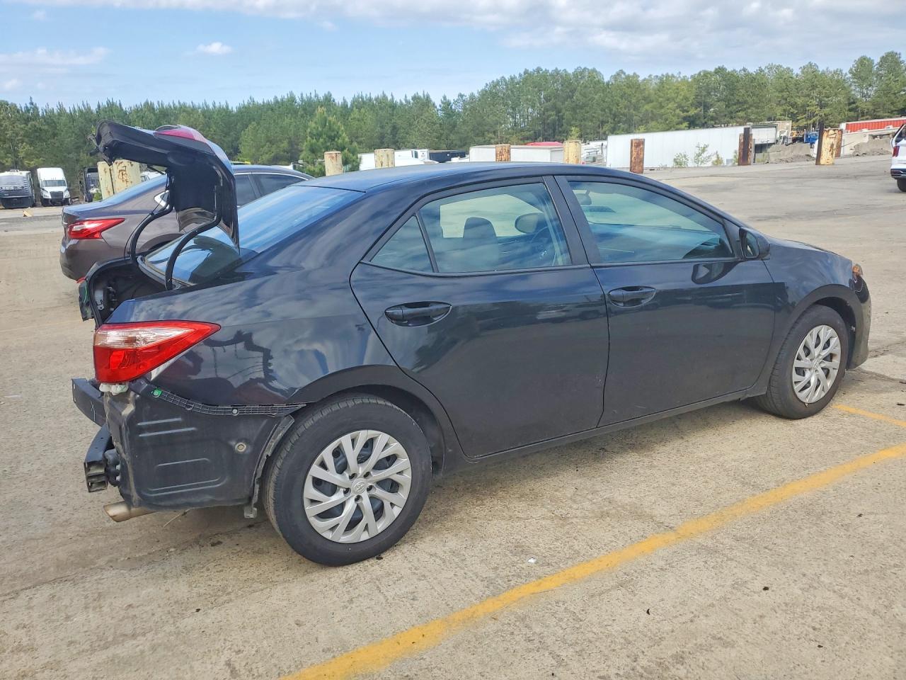 2018 TOYOTA COROLLA photo 5