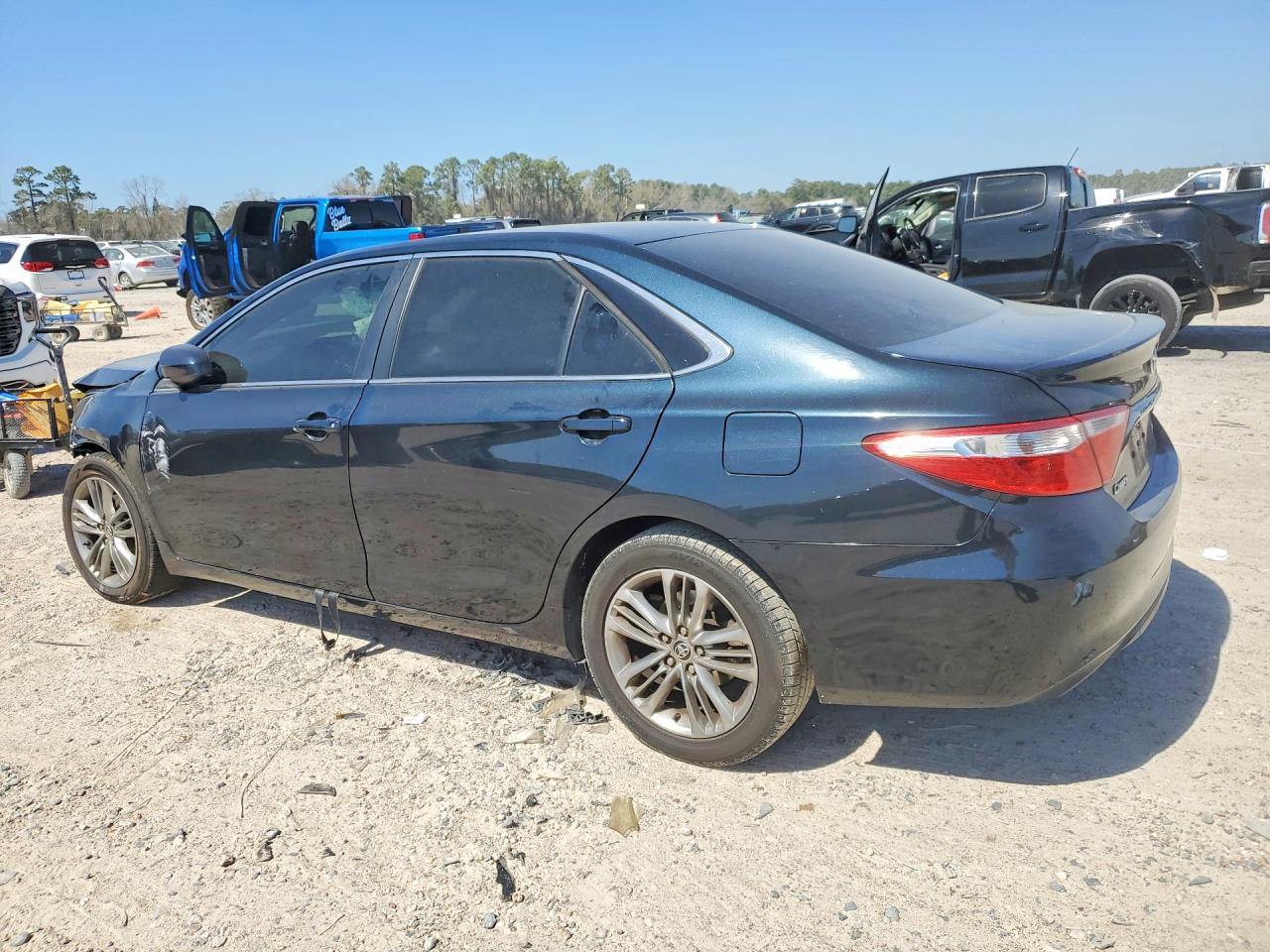 2016 TOYOTA CAMRY photo 2