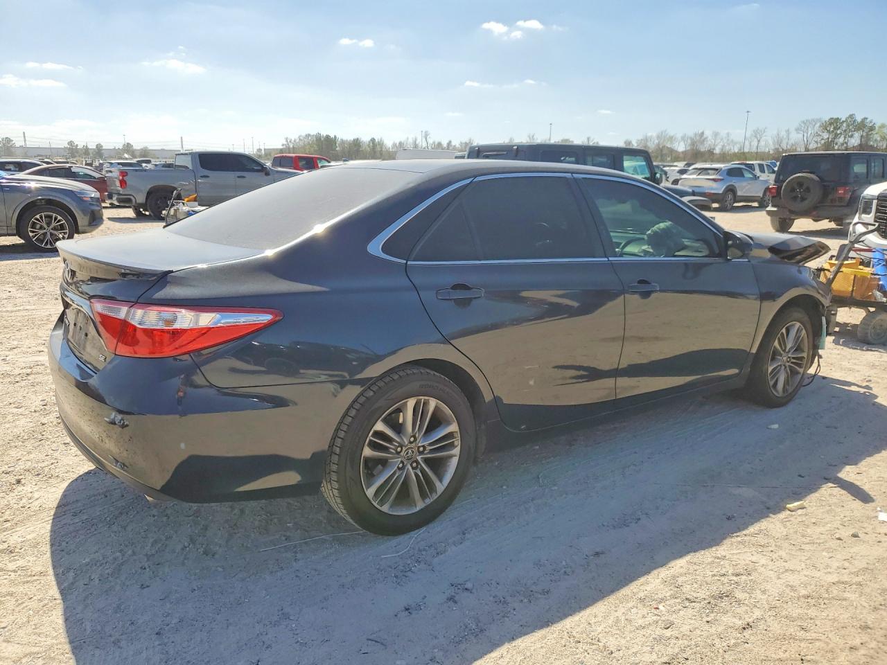 2016 TOYOTA CAMRY photo 3