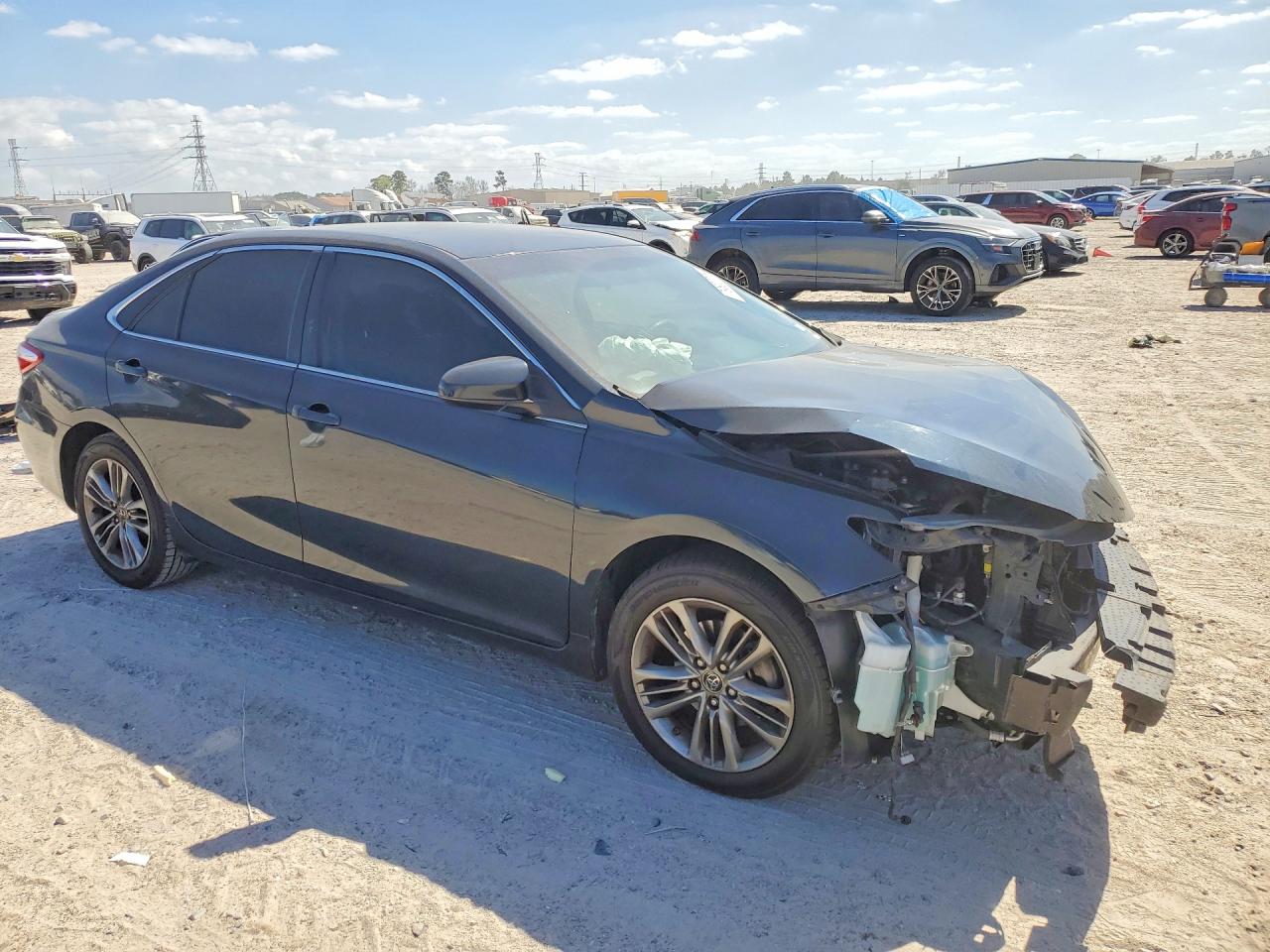 2016 TOYOTA CAMRY photo 4