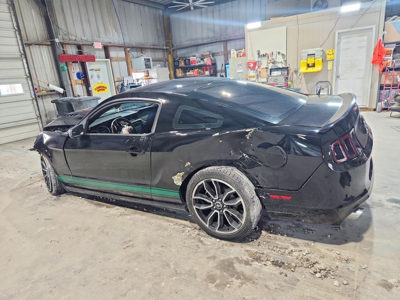 2013 FORD MUSTANG photo 2